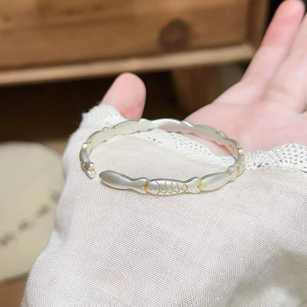 https://fulmo-img-server.com/wriststyle/14812588-b319-48bc-bb1e-ac890dc48cce.jpg