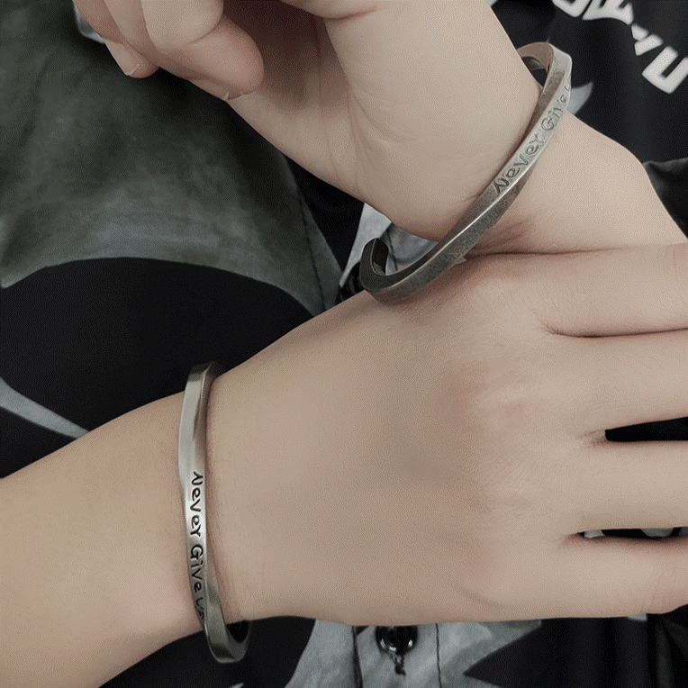 https://fulmo-img-server.com/wriststyle/1754620600042_l5j7iqfm_eylchn1h.gif