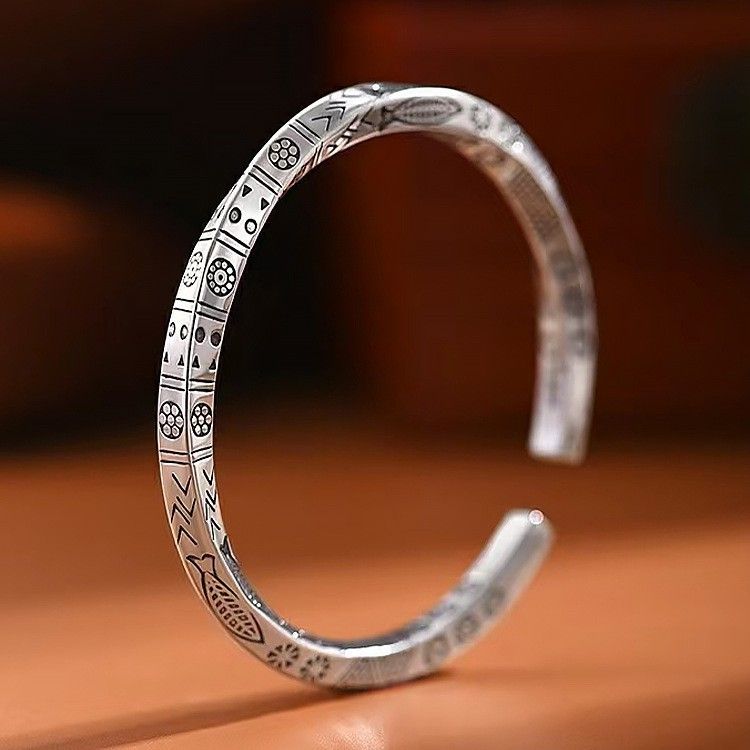 https://fulmo-img-server.com/wriststyle/1754631297827_z28imnal_cjlz6w71.jpeg