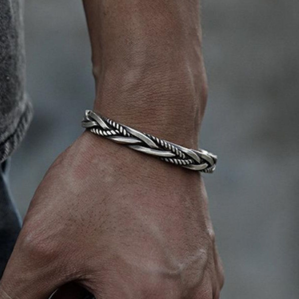 https://fulmo-img-server.com/wriststyle/1754631314809_nalqflgd_wmcyhihj.jpeg