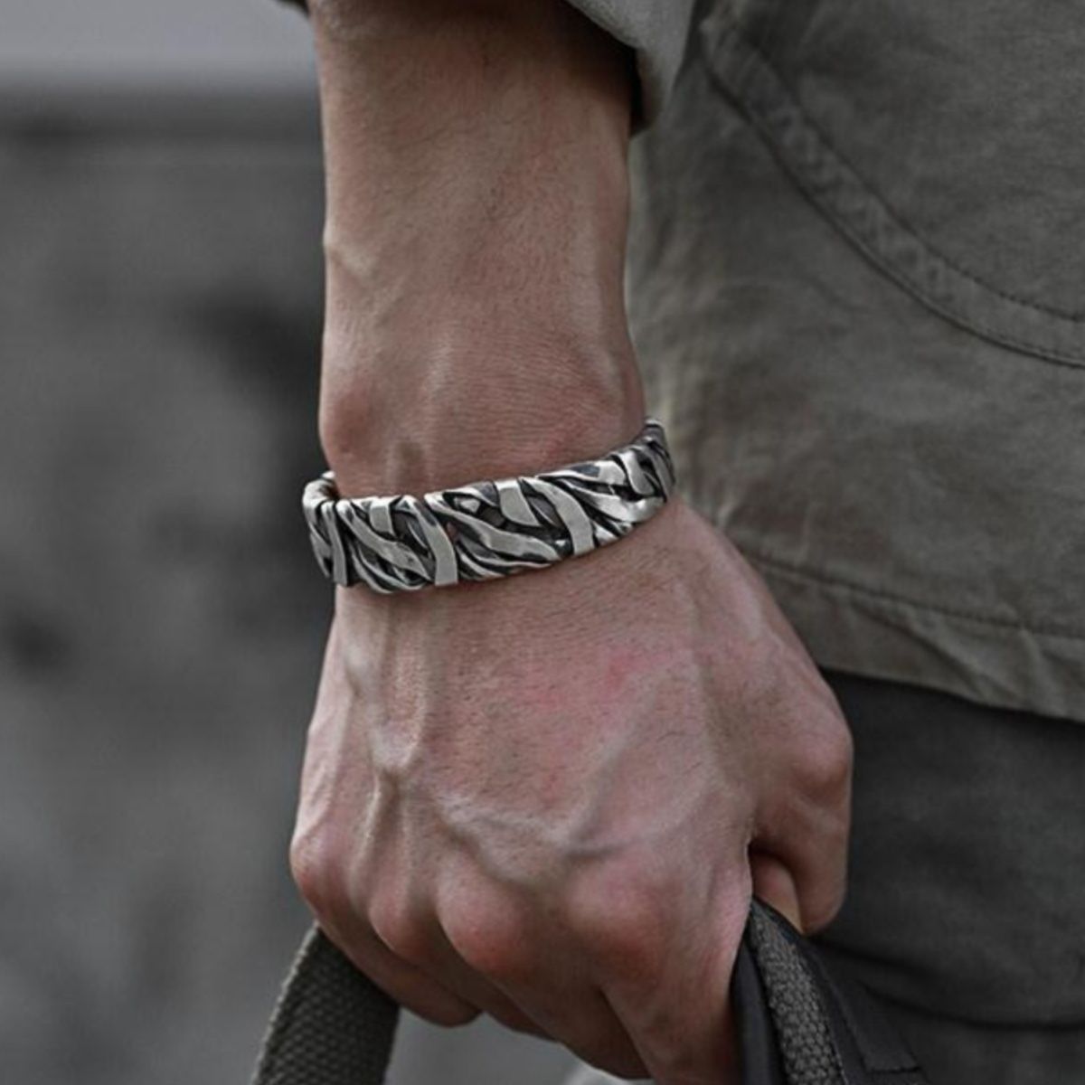 https://fulmo-img-server.com/wriststyle/1754631348840_2ubvmdbd_l8poommg.jpeg