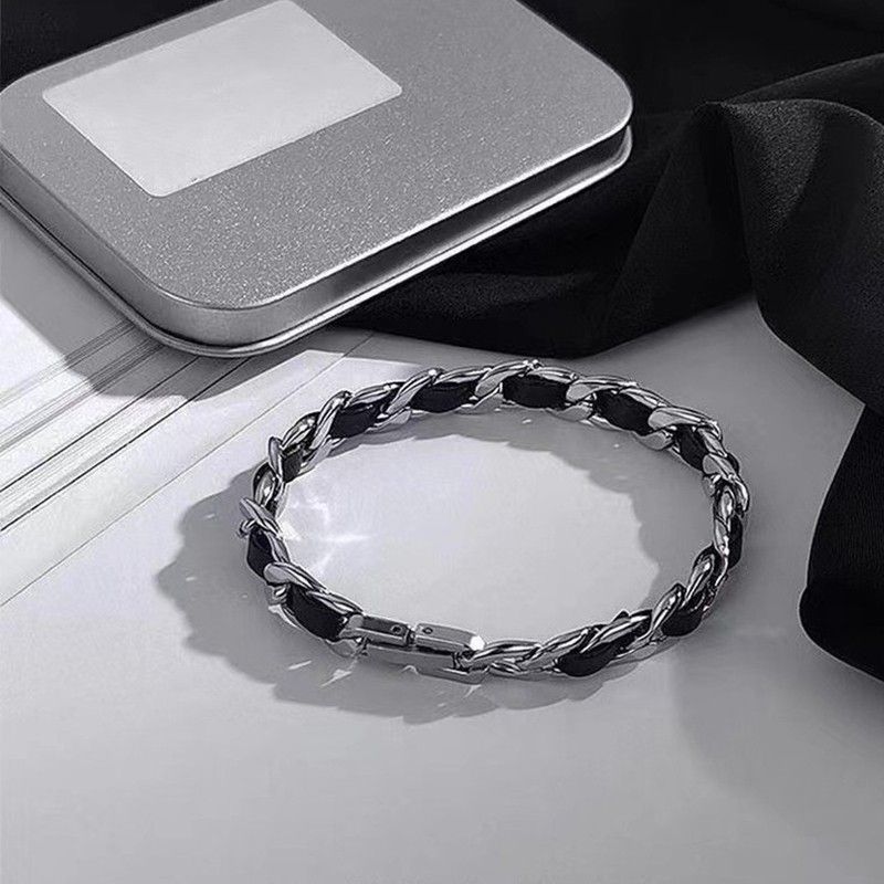 https://fulmo-img-server.com/wriststyle/1754702278834_suyijdsk_s96hd0jx.jpeg