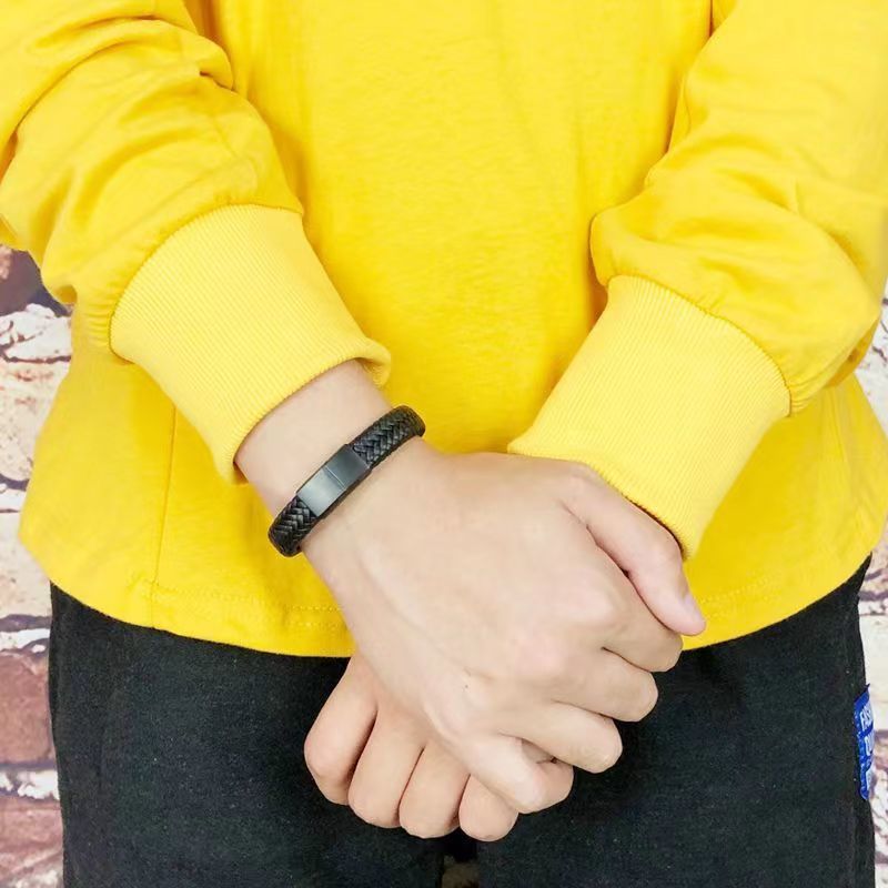 https://fulmo-img-server.com/wriststyle/1754718685485_6opjrh6s_o3u29qlw.jpeg
