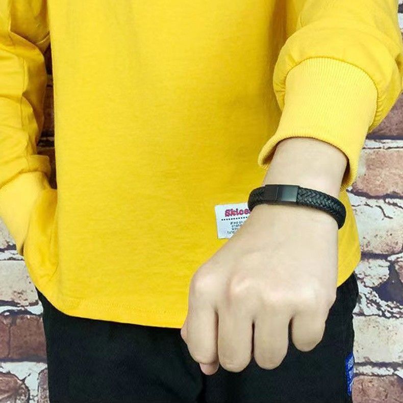 https://fulmo-img-server.com/wriststyle/1754718686971_7tfnl9eb_arqjd6yo.jpeg