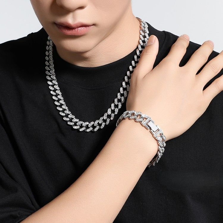 https://fulmo-img-server.com/wriststyle/1754719161815_cwyjgn0d_e069k1uh.jpeg