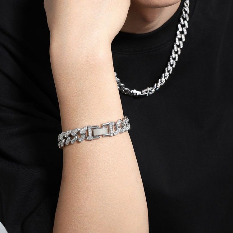 https://fulmo-img-server.com/wriststyle/1754719162628_4x7uj5cw_toyp2fcb.jpeg