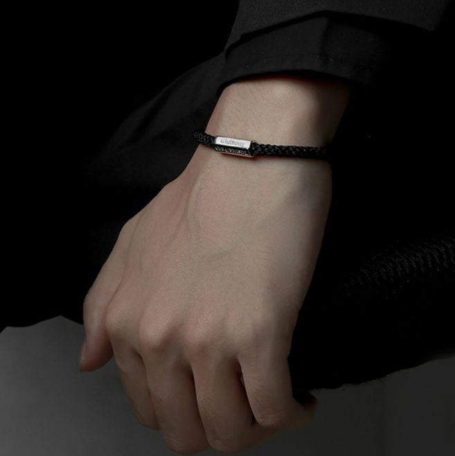 https://fulmo-img-server.com/wriststyle/1755571522504_oa6kmj9x_hs536l2m.jpeg