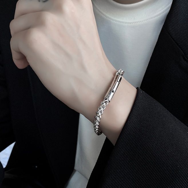 https://fulmo-img-server.com/wriststyle/1755572403933_rtx9b5s6_7gshc338.jpeg