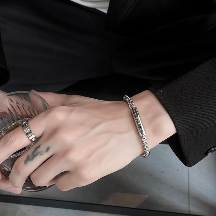 https://fulmo-img-server.com/wriststyle/1755572453768_sd1fp7uv_zftrrbsz.jpeg