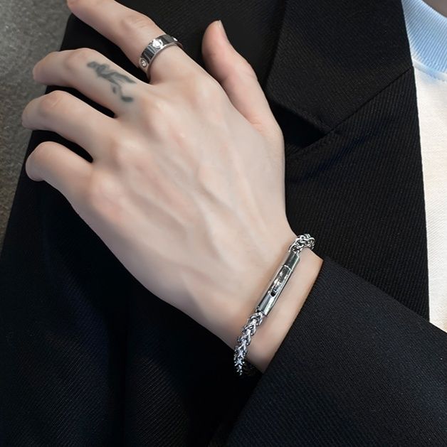 https://fulmo-img-server.com/wriststyle/1755572491961_fd9c1our_w3k1er2d.jpeg