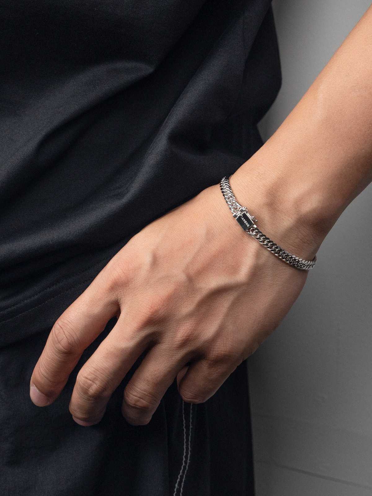 格上の存在感!ゴールド喜平ブレスレットで魅せる手元の品格5選