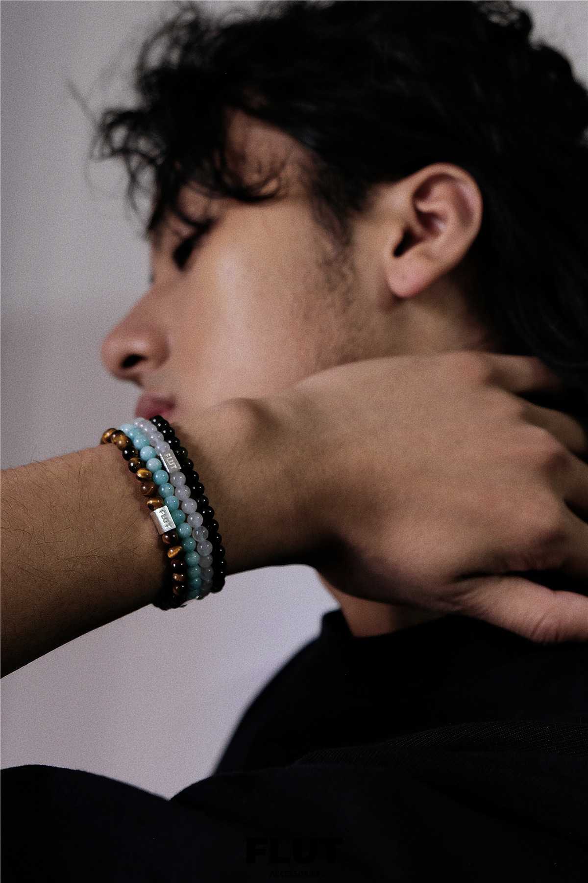 深い青が大人の魅力を引き出す!タンザナイトブレスレットメンズおすすめ5選