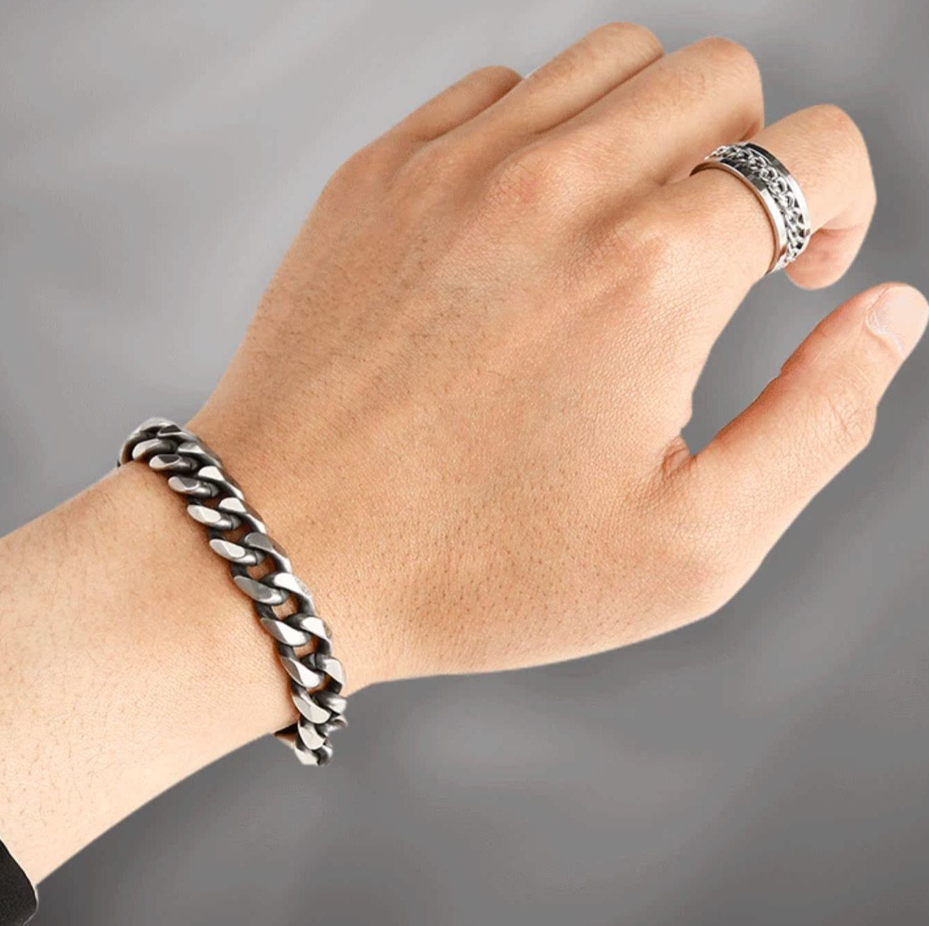 https://fulmo-img-server.com/wriststyle/1759973778501_m76yrcmj_d9aiafm0.jpeg
