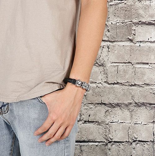 メンズブレスレット 三連髑髏装飾編み込みレザー紐ブレスレット