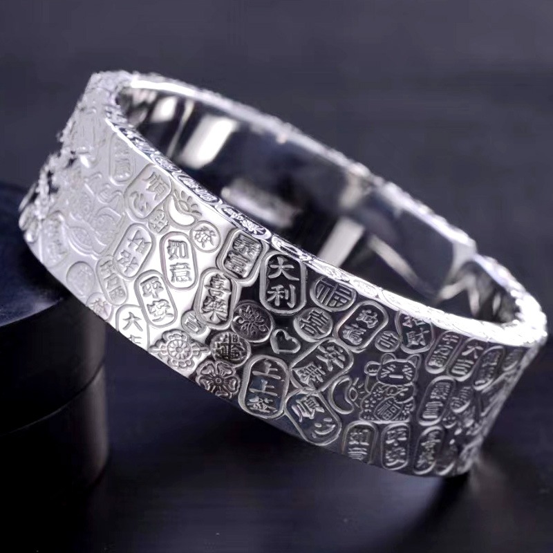 https://fulmo-img-server.com/wriststyle/1d373fbf-1f2c-46c6-a4af-62781e8e75ab.jpg
