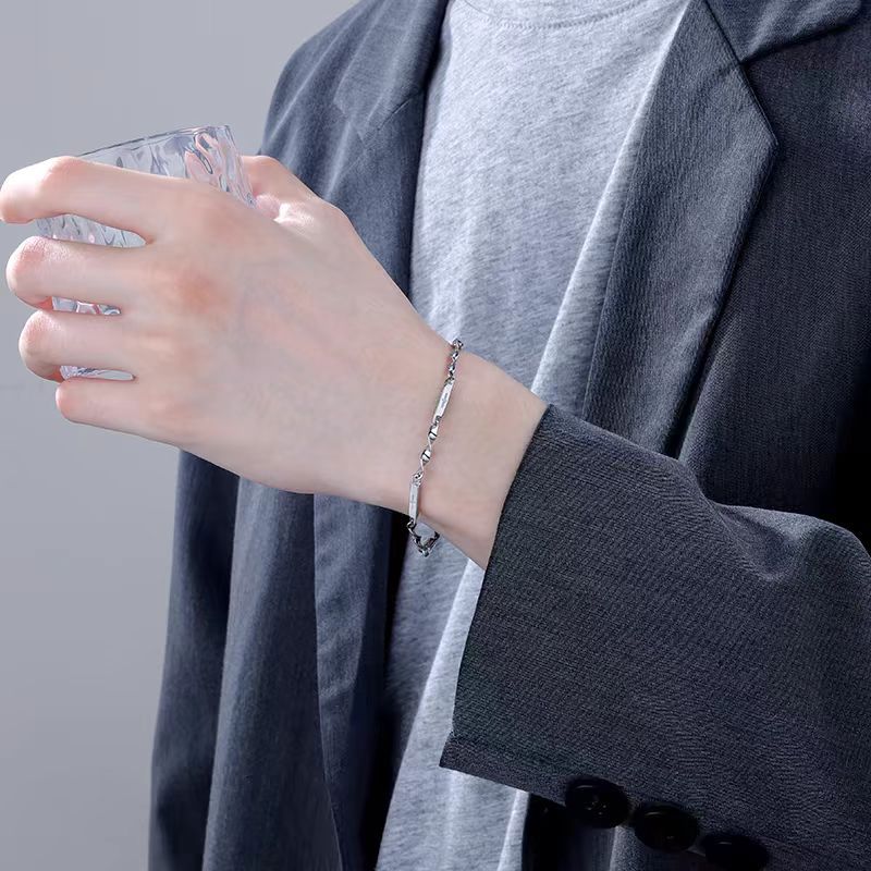 https://fulmo-img-server.com/wriststyle/225ff625-c204-465c-8f3e-d65b5030e905.jpg