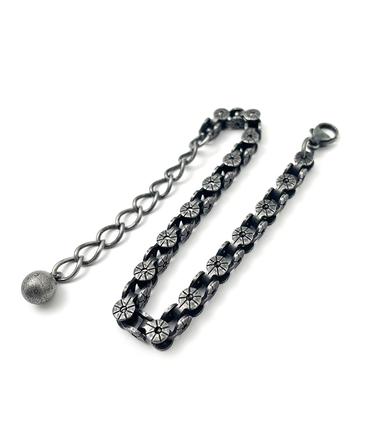 メンズブレスレット 重厚感ある彫刻模様チェーン連結シンプルブレスレット