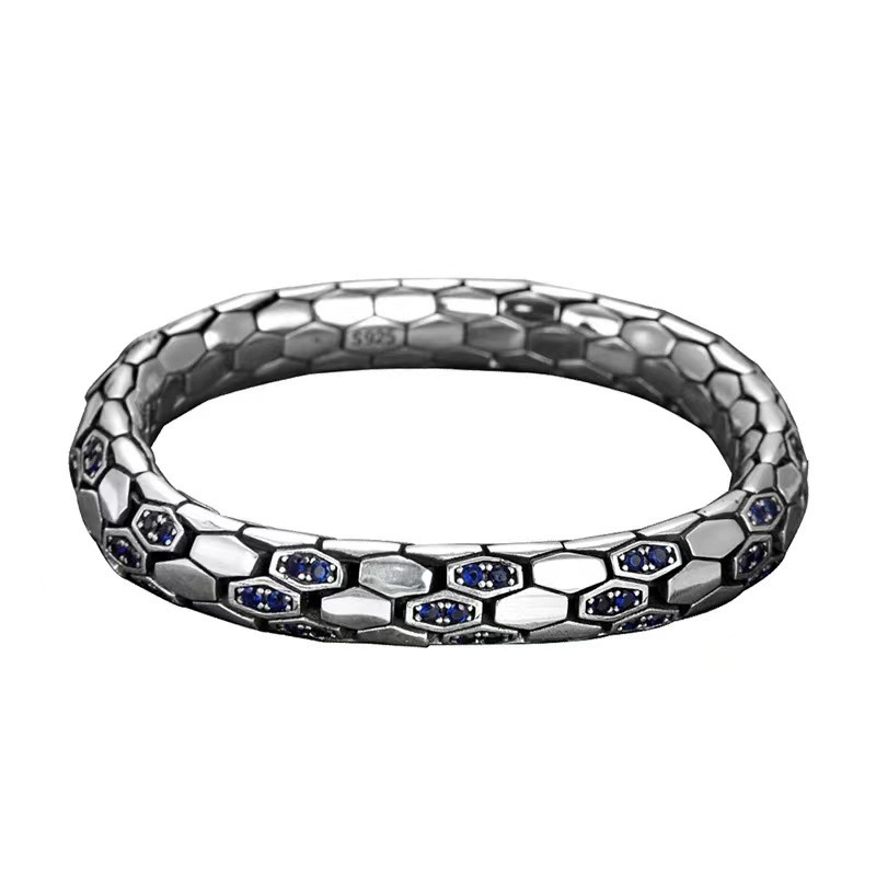 https://fulmo-img-server.com/wriststyle/31929a71-e1f5-47f5-abd6-267ead0b2d9e.jpg