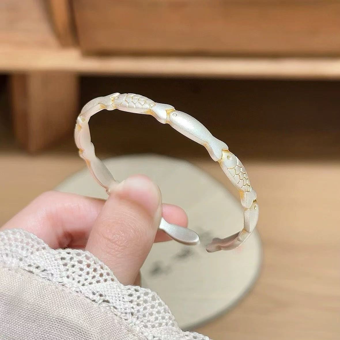 https://fulmo-img-server.com/wriststyle/3c0faf18-40cd-447e-a117-6ef113d3f403.jpg