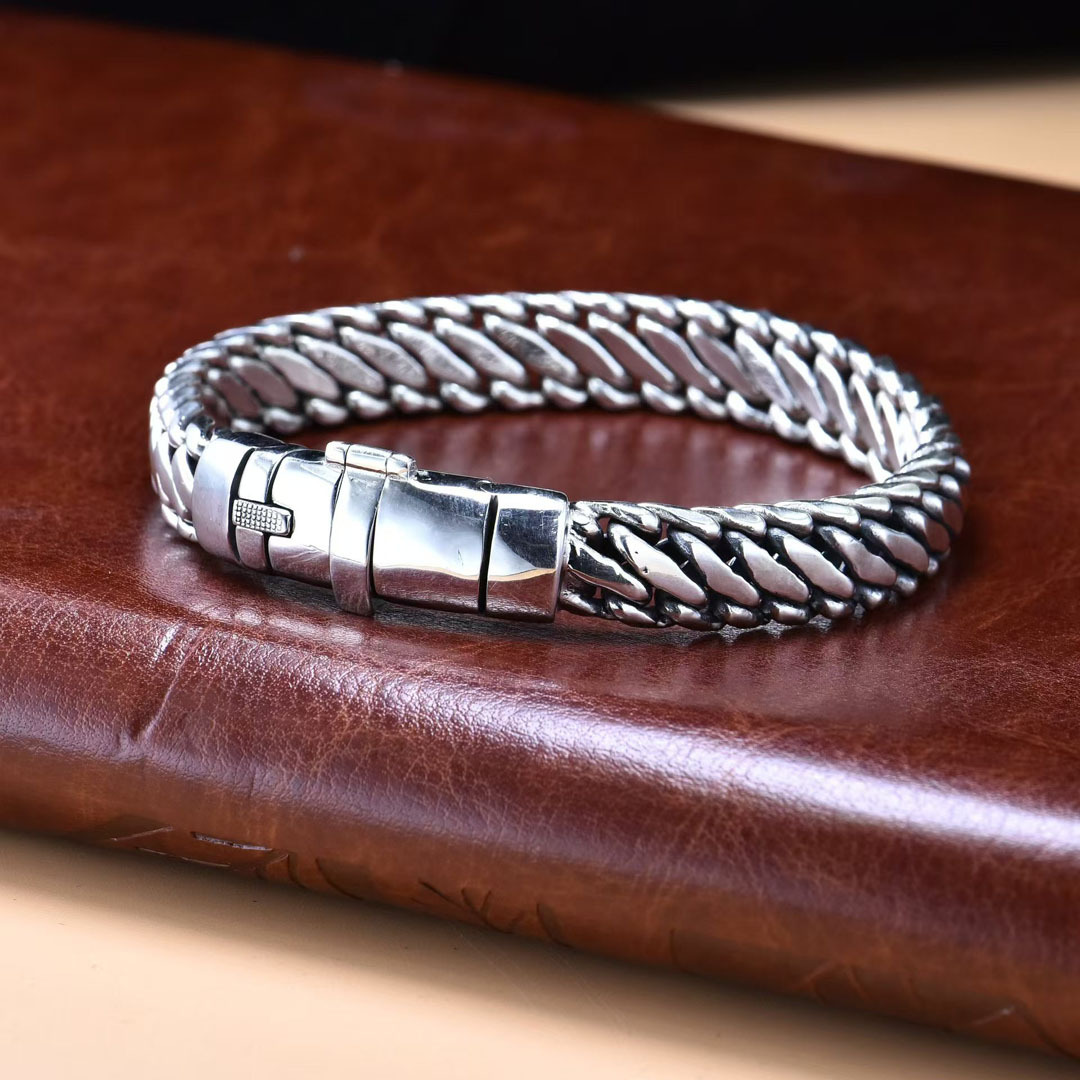 https://fulmo-img-server.com/wriststyle/3fec2af4-bd02-4f3f-bcbb-b4c3c1e088d7.jpg