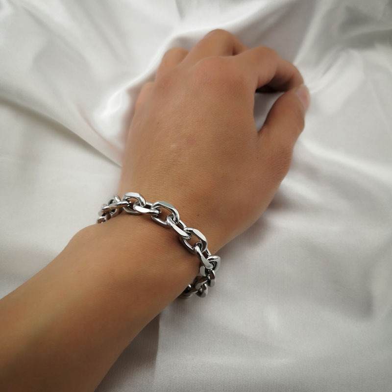 メンズブレスレット 重厚感溢れる太鎖編みブレスレット
