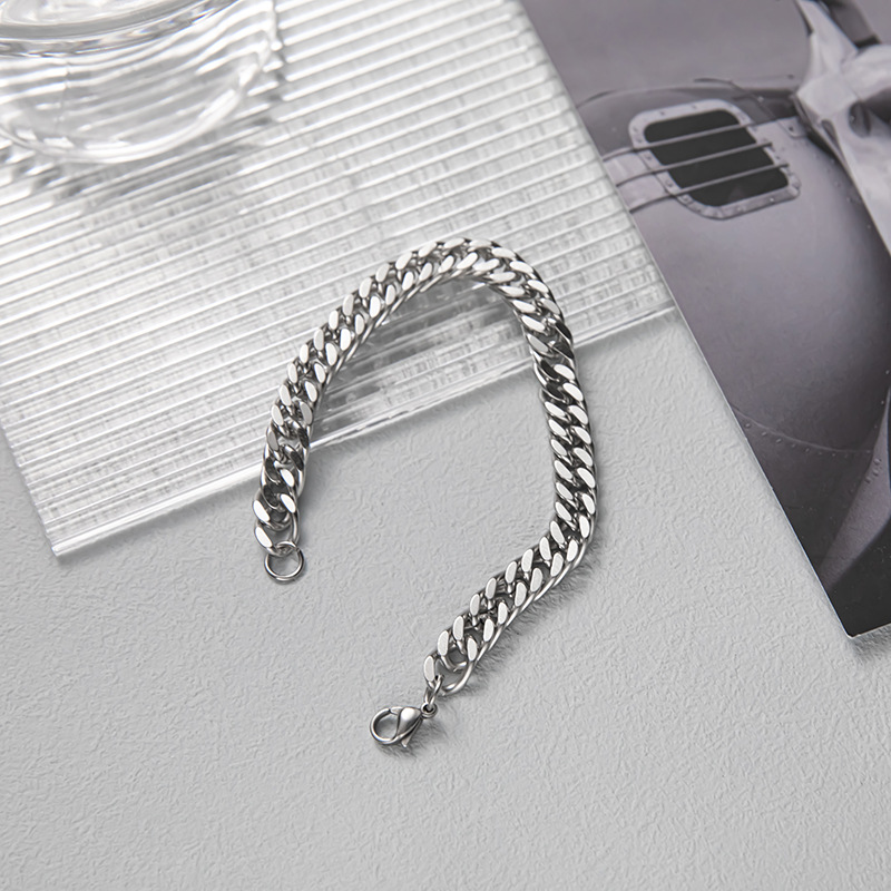 https://fulmo-img-server.com/wriststyle/75ea85da-d4bb-4d96-9402-970f5b6a0799.jpg