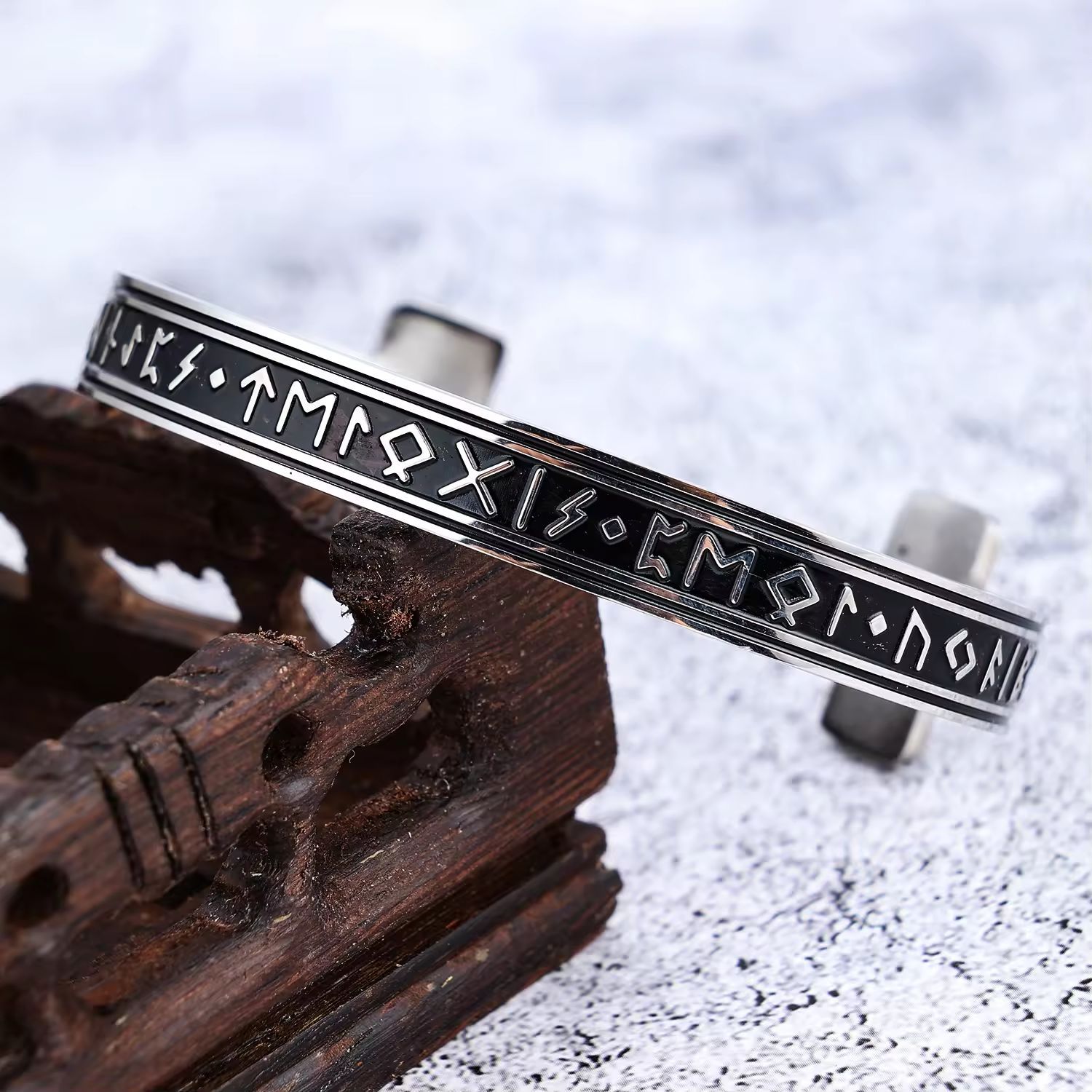 https://fulmo-img-server.com/wriststyle/8f0a101d-2840-4d7b-9c7d-ff24617a43b6.jpg
