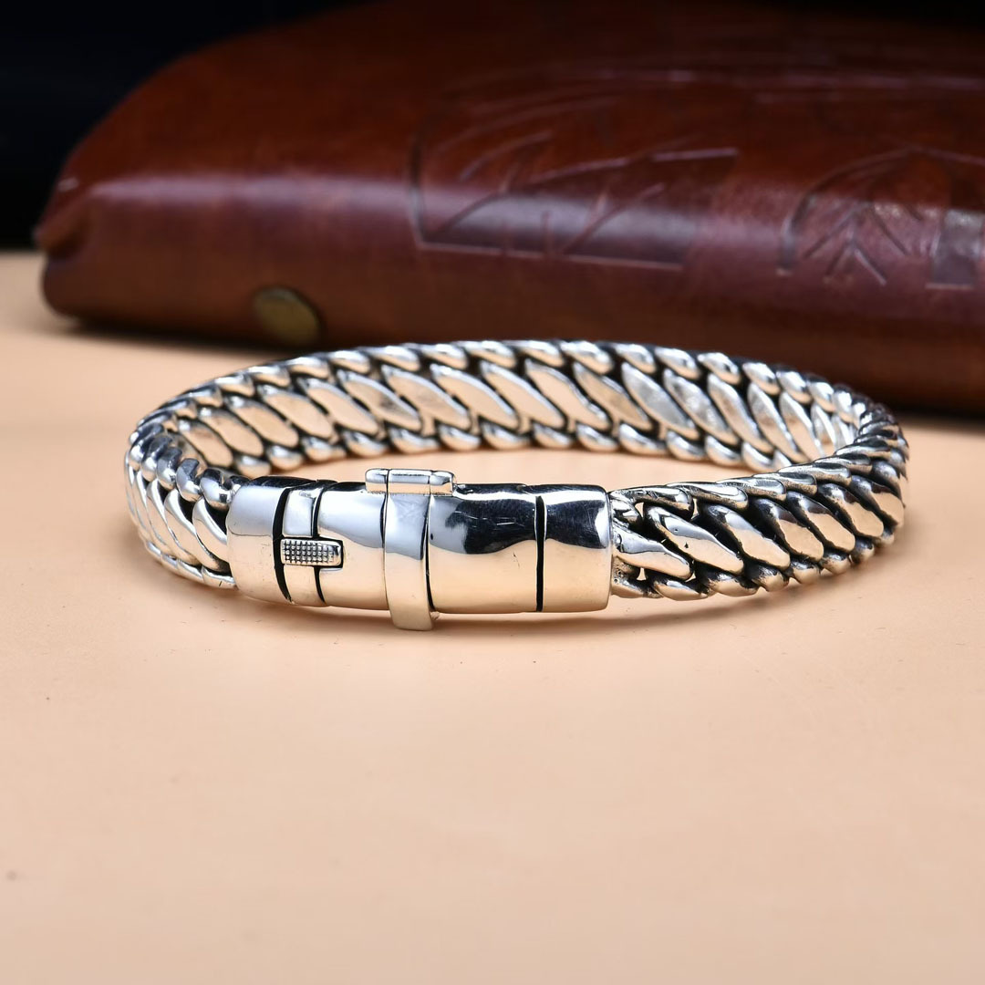 https://fulmo-img-server.com/wriststyle/967368e8-61ed-4a2a-8d8c-d6894d1eb4e4.jpg