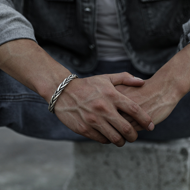 https://fulmo-img-server.com/wriststyle/aa44ce47-9563-4156-88e4-e93cf2b046e0.jpg