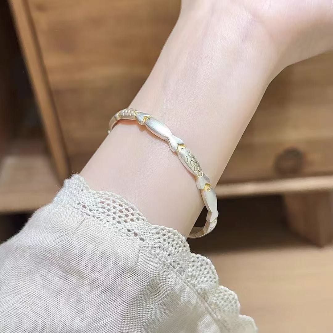 https://fulmo-img-server.com/wriststyle/ab9d559c-112c-456c-be07-f7b9f346fa35.jpg