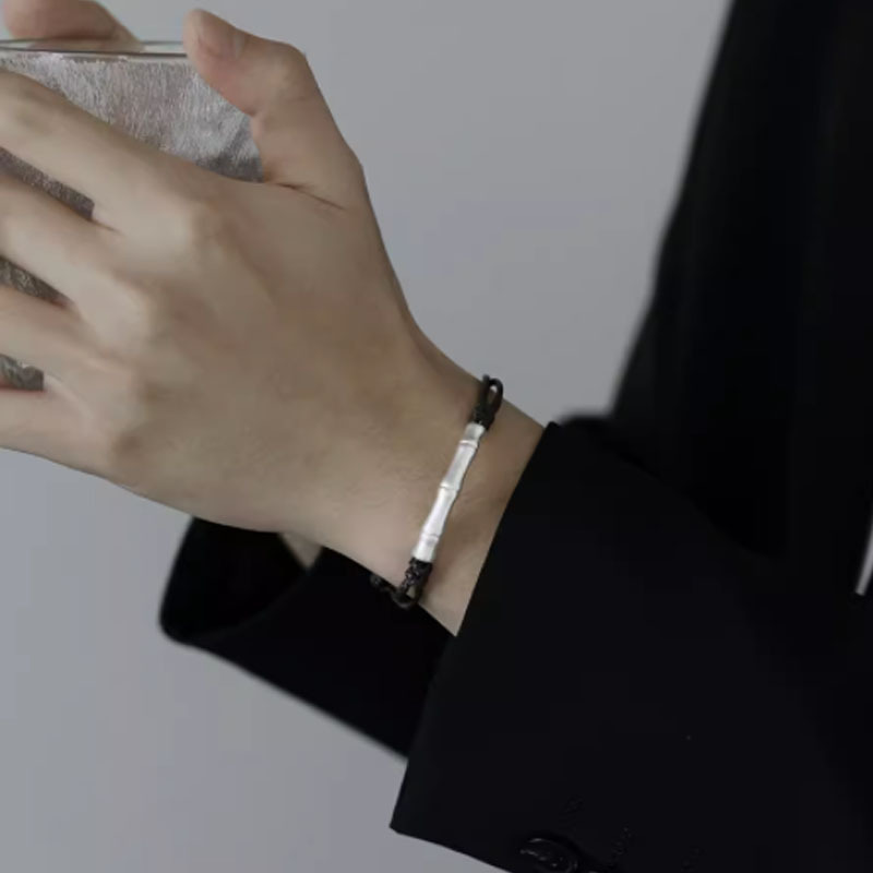 https://fulmo-img-server.com/wriststyle/cbe61c9a-1aa9-4407-aa35-af3667126df3.jpg
