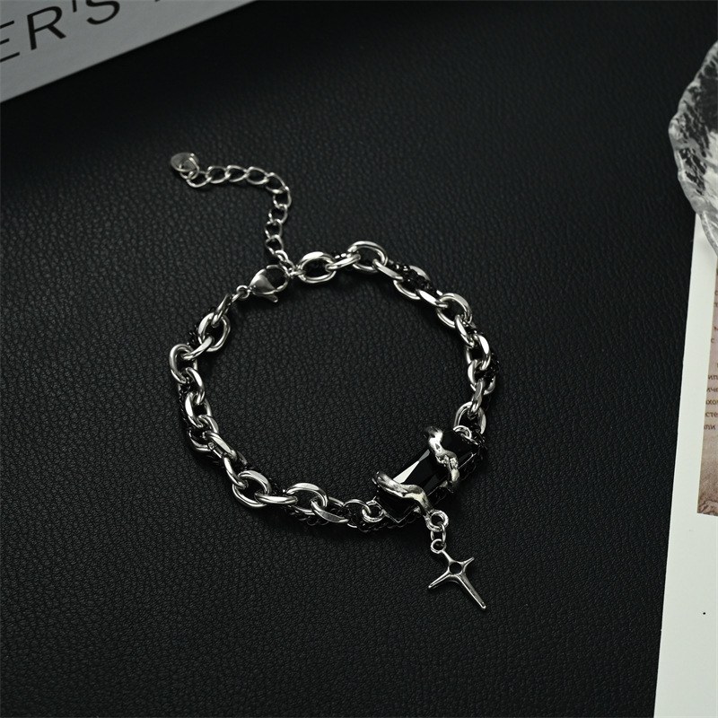 https://fulmo-img-server.com/wriststyle/ceb75ef0-ebf7-4b79-a622-b68cc487b353.jpg