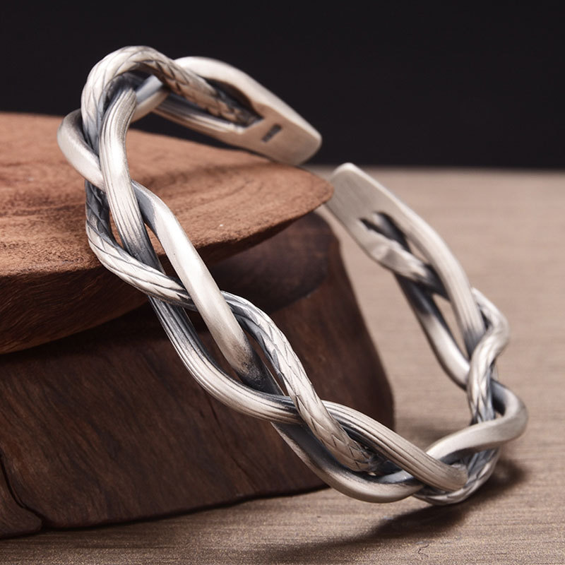 https://fulmo-img-server.com/wriststyle/d34b07aa-9a94-4954-9380-9b29a0ad5ae1.jpg