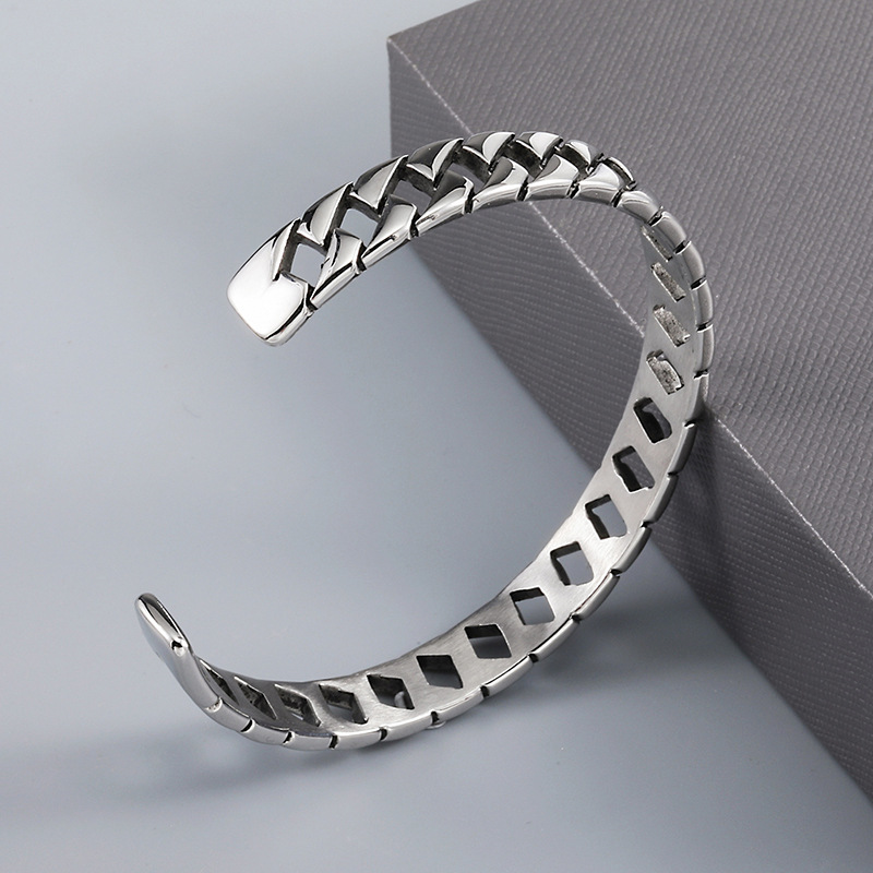 https://fulmo-img-server.com/wriststyle/d8bf1e68-d57b-4d2d-b7ea-b0a05b9c7180.jpg