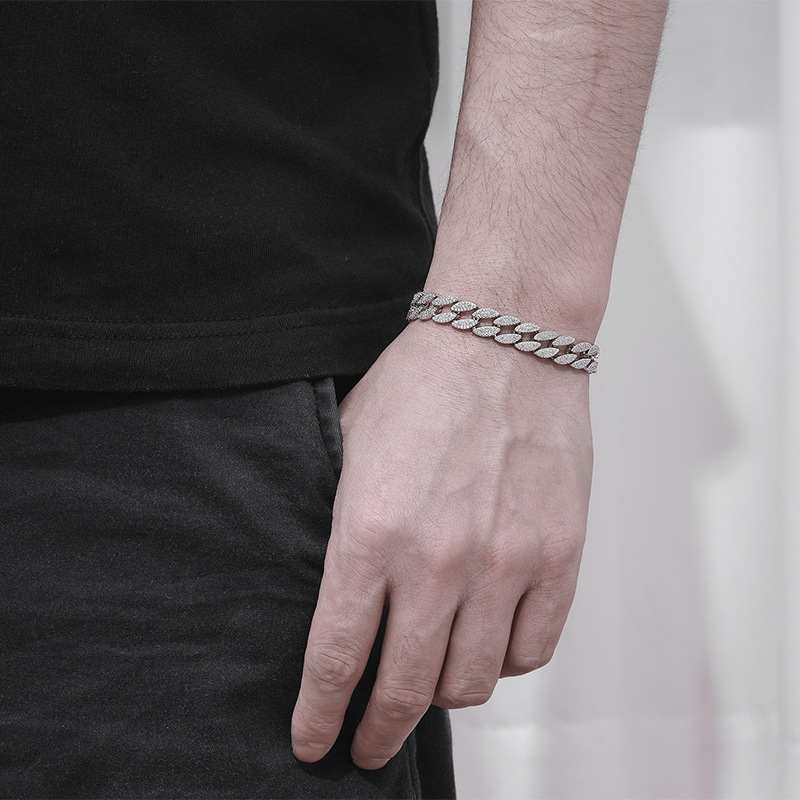 https://fulmo-img-server.com/wriststyle/da844f2c-2db0-4090-8054-0c378ef8cc97.jpg