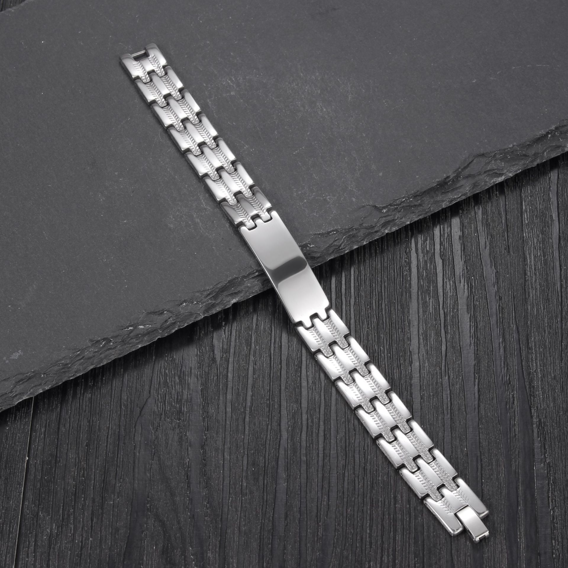 https://fulmo-img-server.com/wriststyle/e51ac0ed-c1a5-4590-beaa-332dfa3c271c.jpg