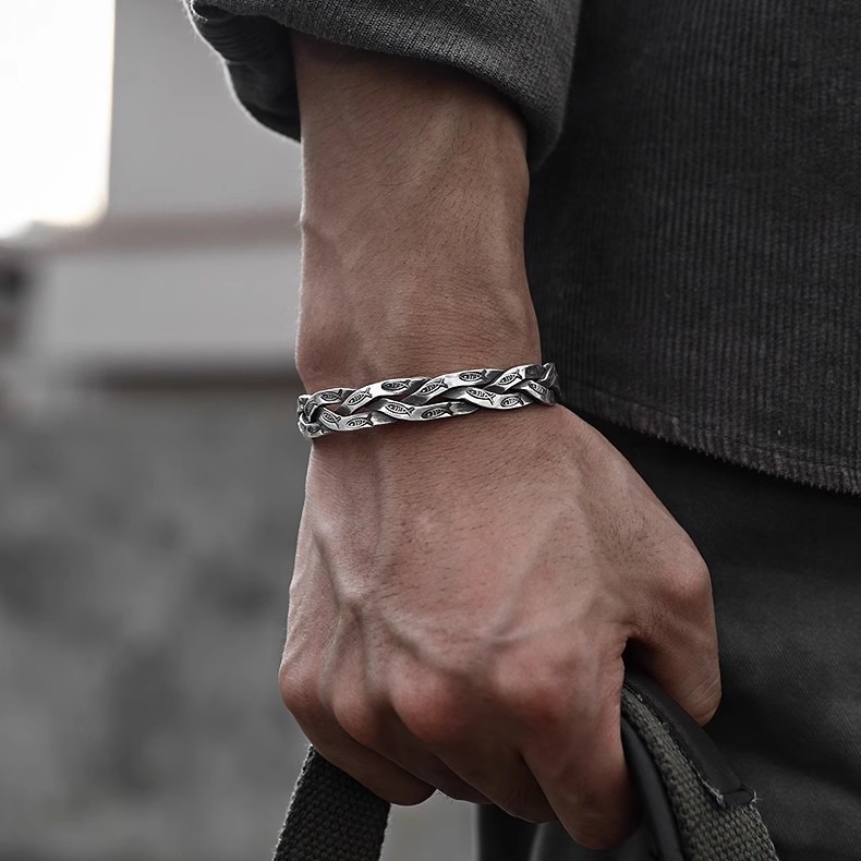 https://fulmo-img-server.com/wriststyle/e8e16d00-a1a5-409f-be78-067612a68a1a.jpg