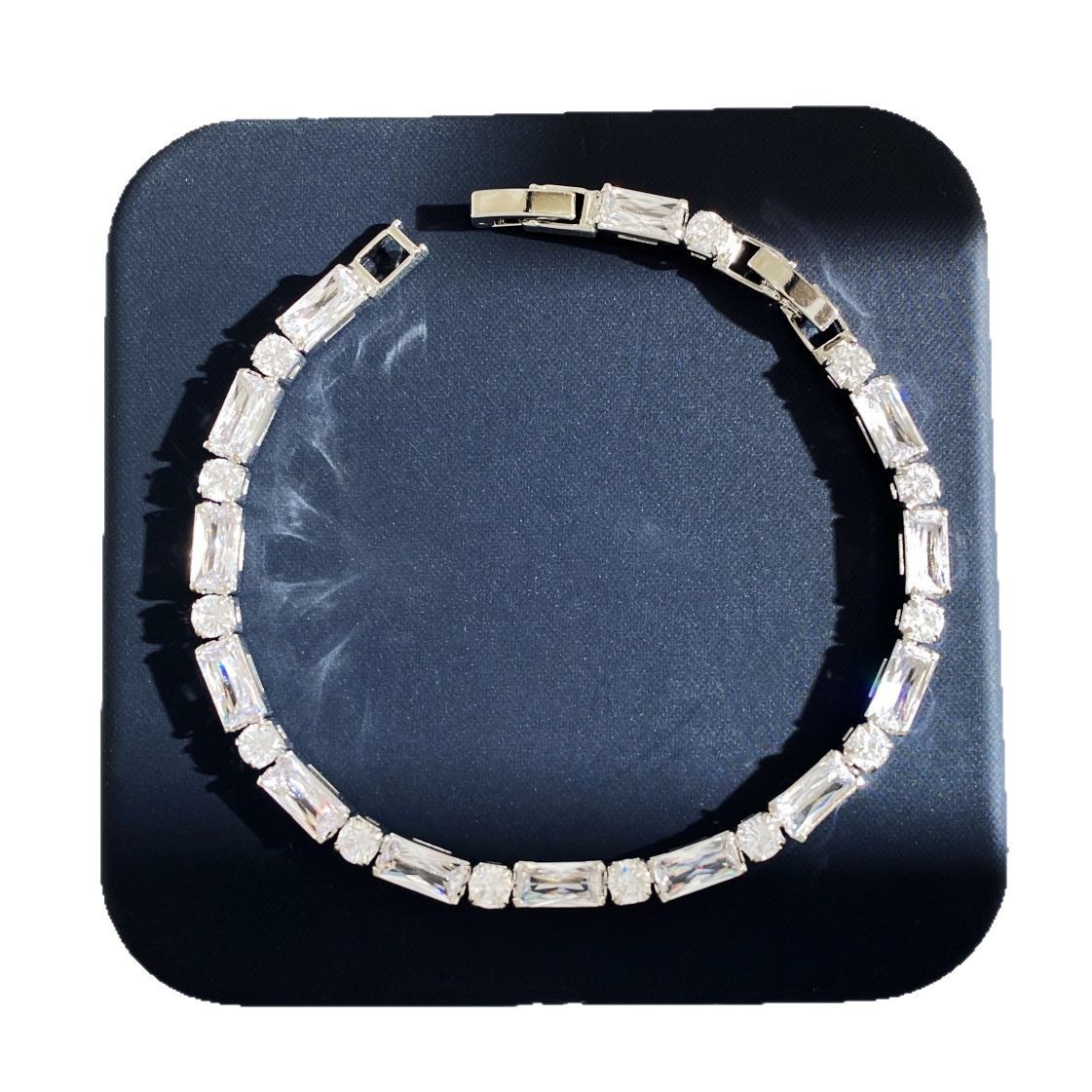 https://fulmo-img-server.com/wriststyle/ea859d59-915c-4bf2-9ae5-4ff8edd52107.jpg