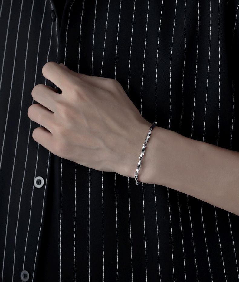 https://fulmo-img-server.com/wriststyle/f67ea489-8a1d-4ee7-a23a-1de24ccd52b4.jpg