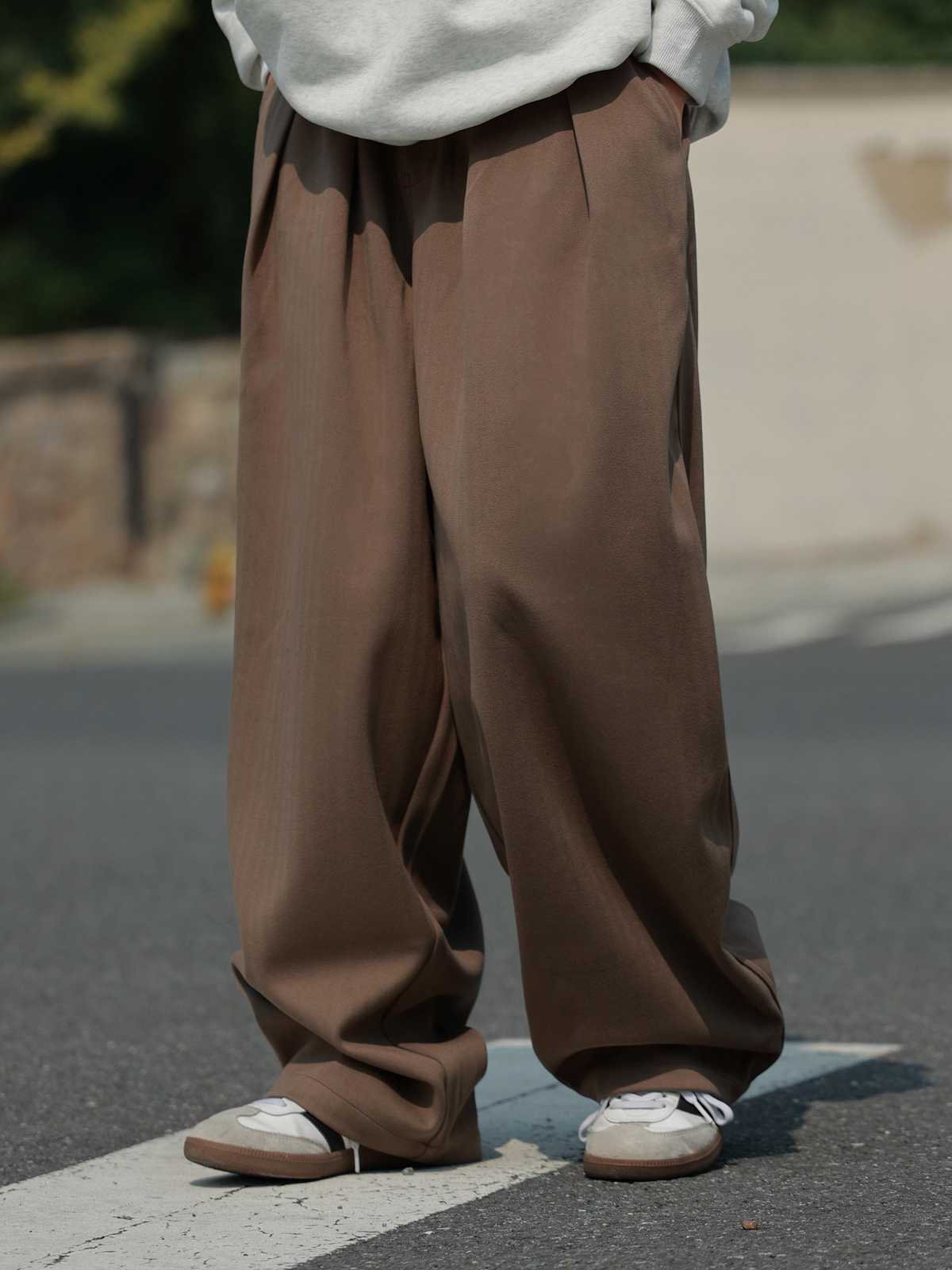 スタイリッシュな印象を与える！おすすめメンズワイドスラックス10選