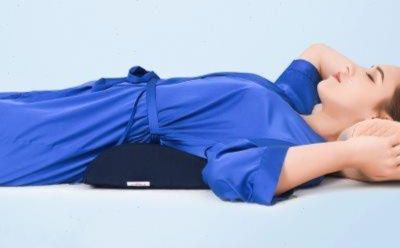 腰痛クッション 床用 理想曲線 床用腰痛サポートクッション