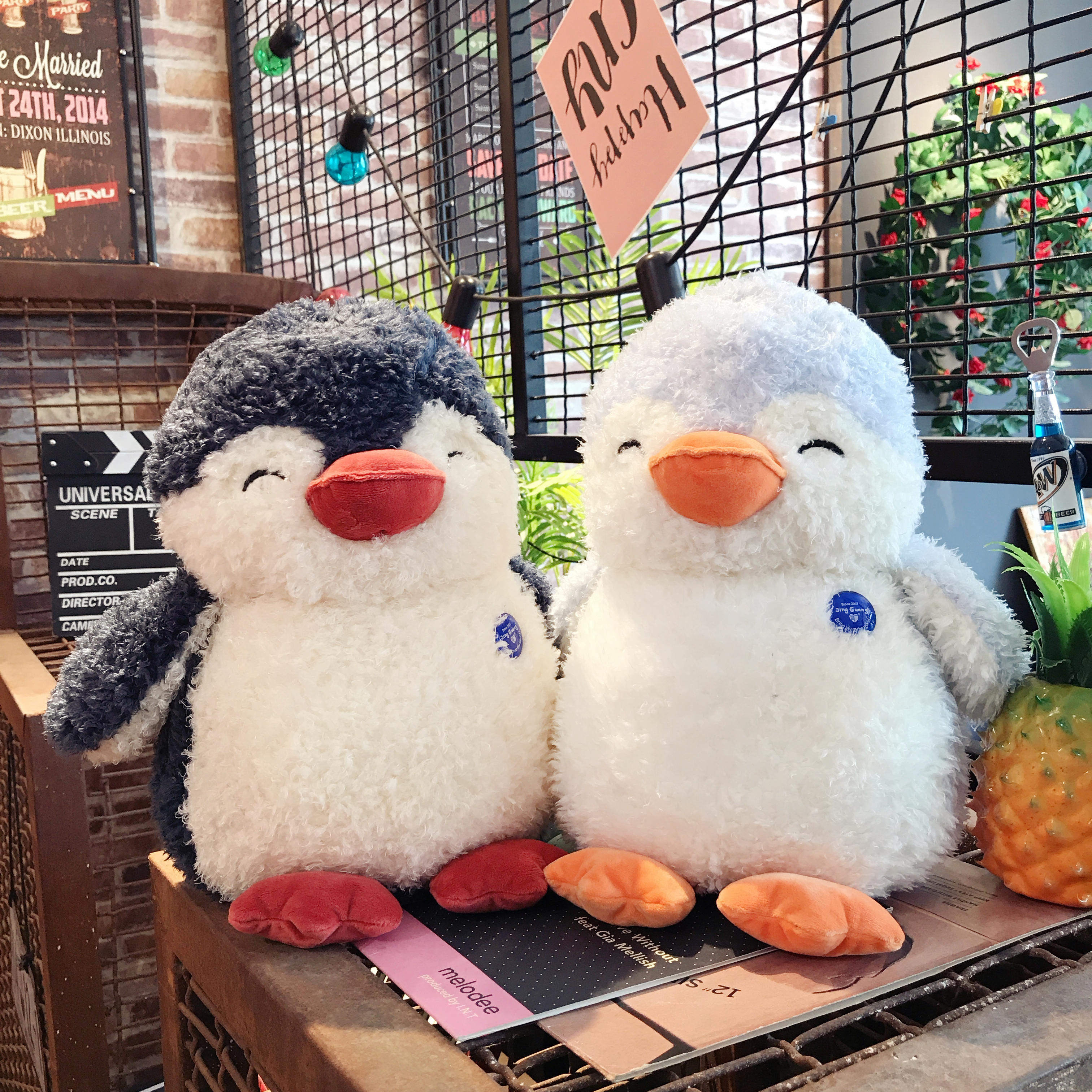 愛らしい笑顔 もこもこペンギンのなかよしぬいぐるみ ギフト向け