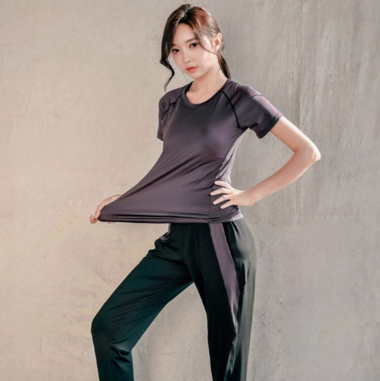 ヨガウェア 背中メッシュ切替半袖ヨガトップス