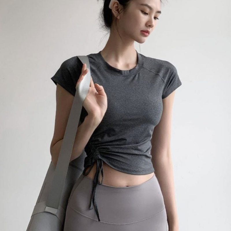 ヨガウェア 速乾サイドシャーリング半袖ヨガトップス