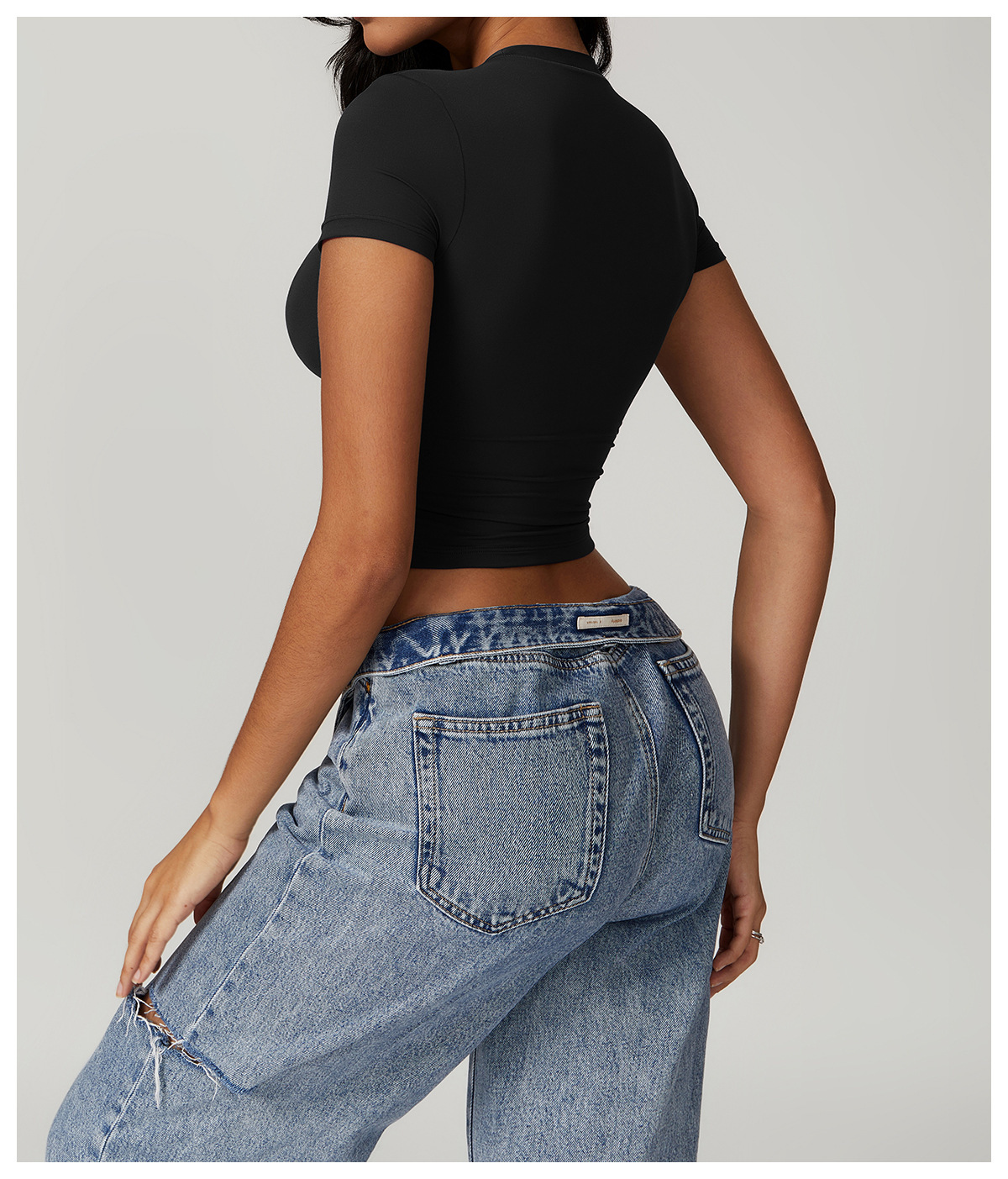 ヨガウェア 体にフィットする半袖クロップド丈トップス