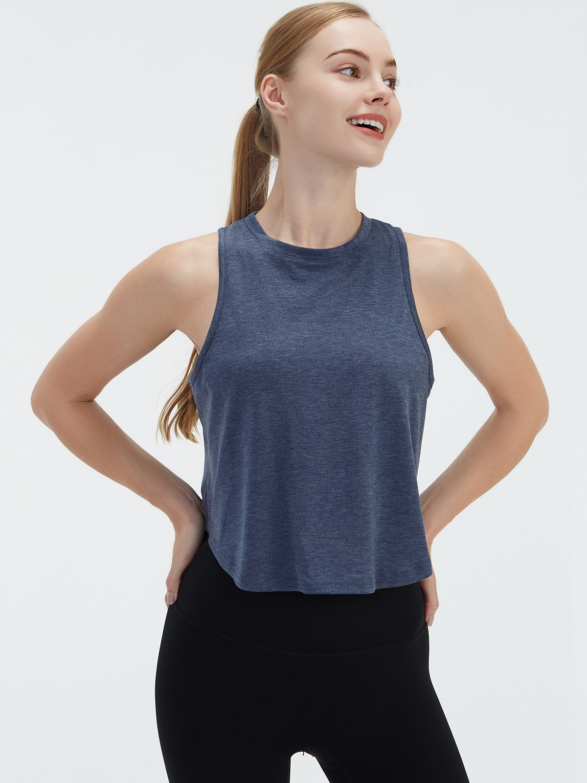 ヨガウェア 背中開きツイストデザインノースリーブタンクトップ