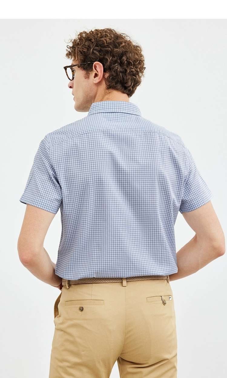 40代ファッション レディース 申し訳ありませんが、これらの画像にはドレスが写っていません。画像には男性用のチェック柄シャツと、それを着用している人物が写っています。ドレスのや説明を作成することはできません。