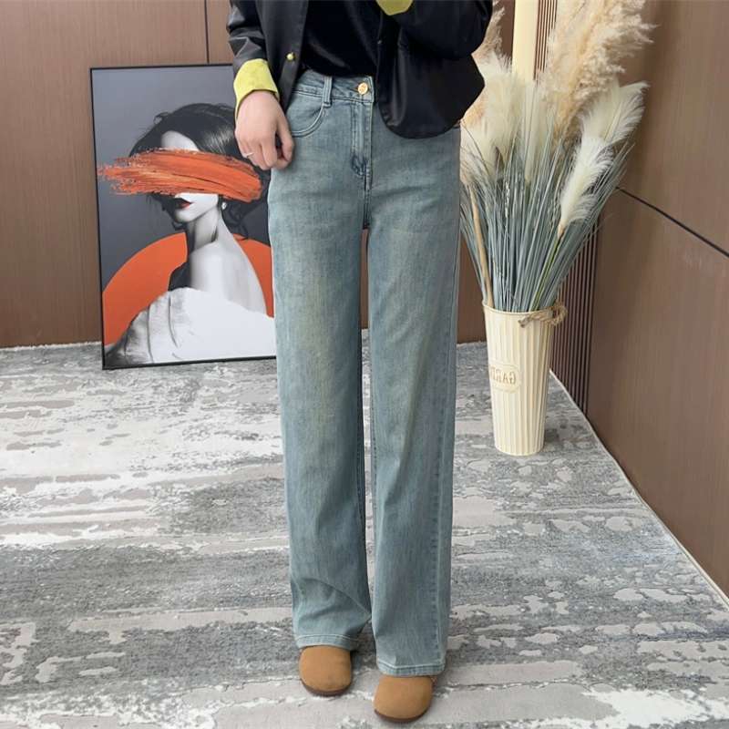40代レディースファッション 大人の美脚ストレートデニムパンツ