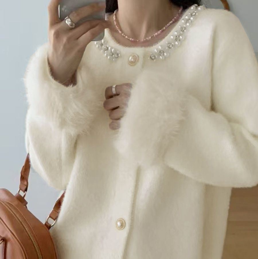 40代ファッション パール付きふわふわモヘアニットカーディガン