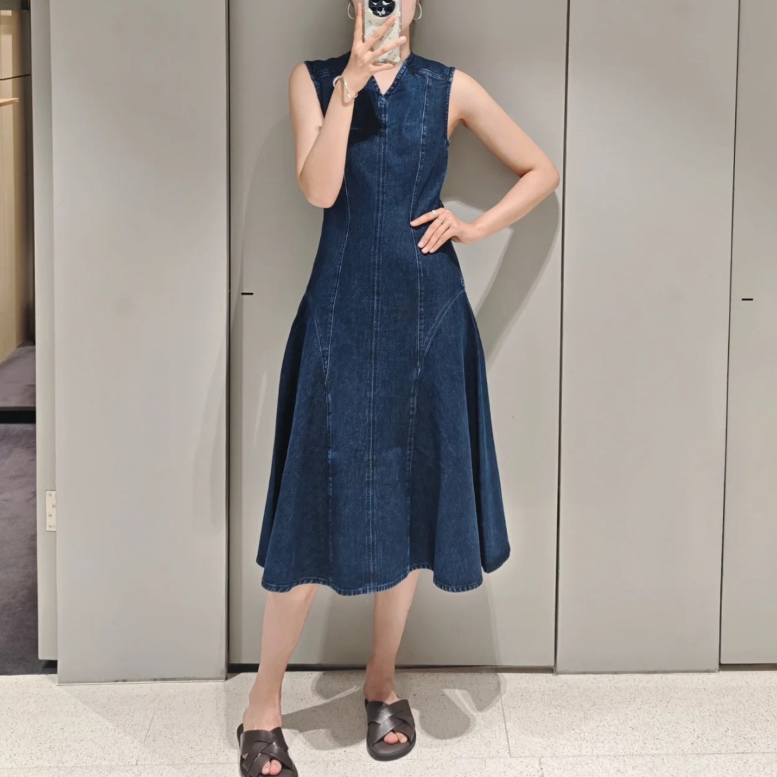 40代ファッション デニム調フレアノースリーブワンピース